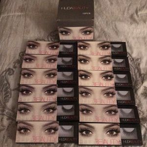 Huda Beauty lashes